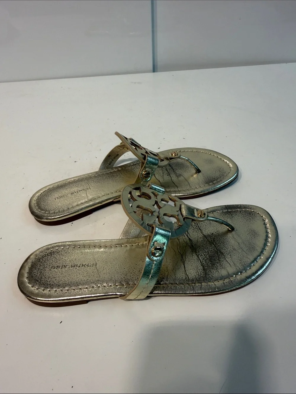 Used Tory Burch size 6 Metallic Logo Circle Thong Sandals